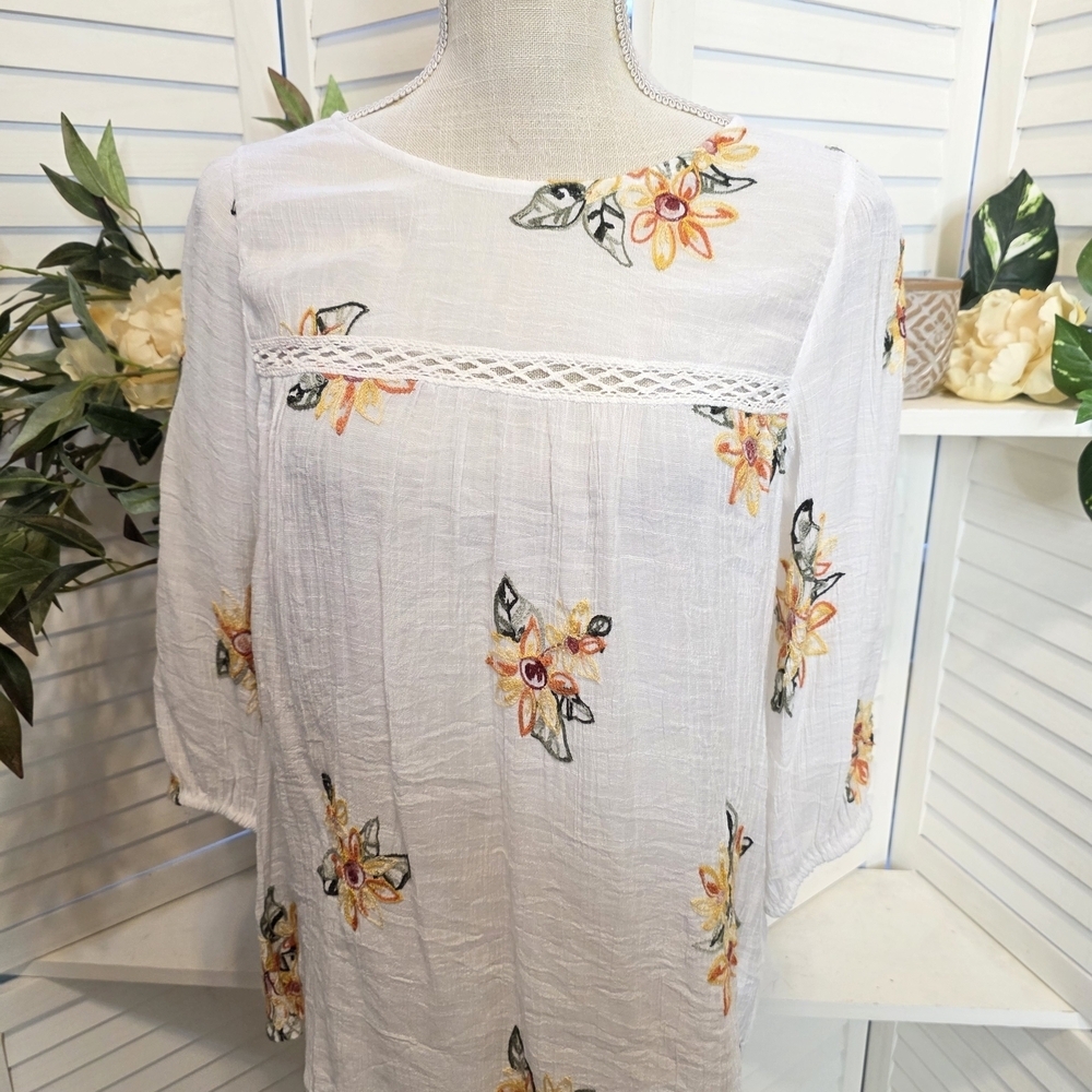 Rose & Everly Embroidered Elegant Floral White Blouse Med 1422